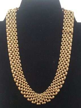 Elegant Gold Weave Necklace for Women